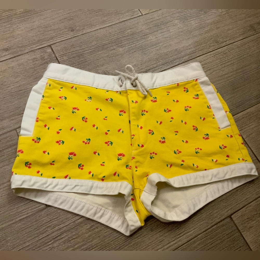 URBAN OUTFITTERS flower boardshorts